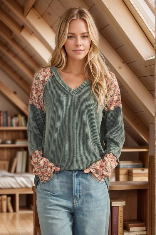 V Neck Ribbed Floral Contrast Top in Olive