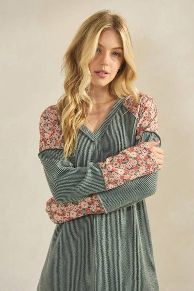 V Neck Ribbed Floral Contrast Top in Olive