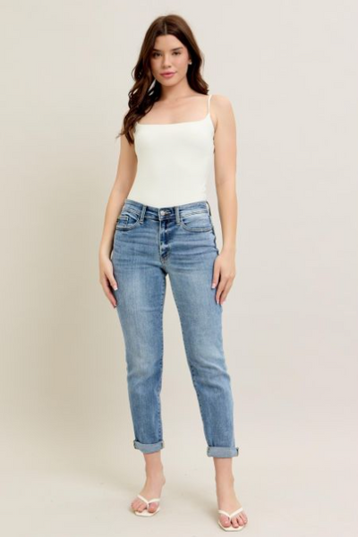 Judy Blue Mid-Rise Boyfriend in Bleach Wash