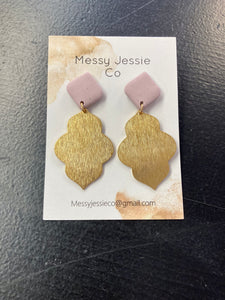 Acrylic Gold Quatrefoil with Pink