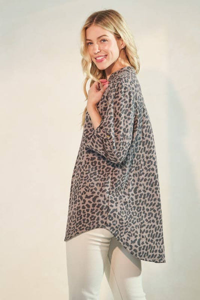 Ribbed Three Quarter Sleeve Leopard Top in Mocha/Black