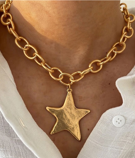Star pendant chain necklace