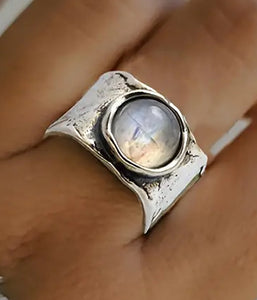 Vintage Hammered Ring - size 8