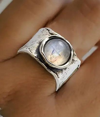 Vintage Hammered Ring - size 8